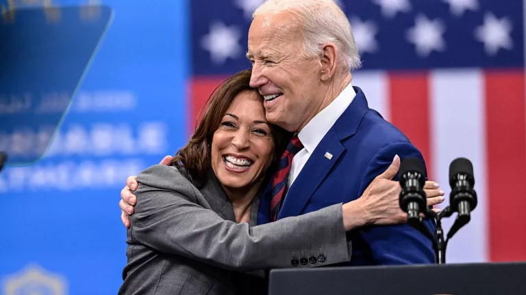 Biden si ritira e “sceglie” Kamala Harris. L’America e il nuovo scenario elettorale