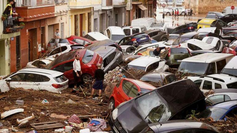 Il disastro di Valencia, morte, devastazione, un ammasso di auto ed il cupo futuro…